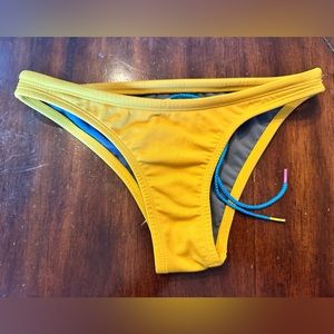 JOLYN Europe Bottoms in the color Mustard
Size small